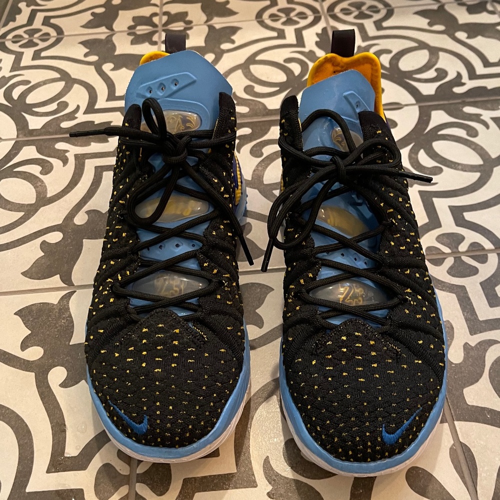 LeBron 18 "Dynasty" Basketball Shoes mens 7/womens 8.5